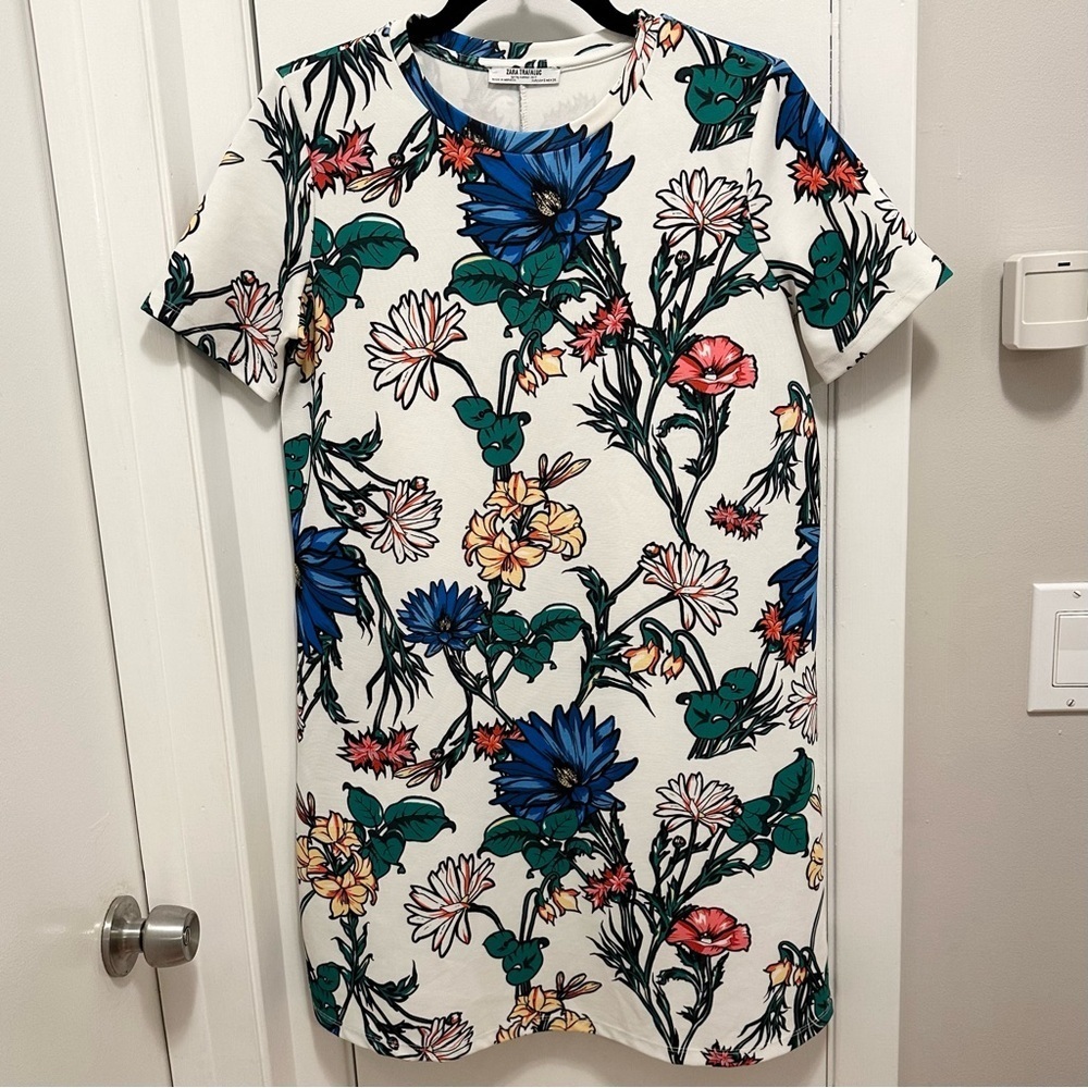 Zara Trafaluc White Vibrant Floral Mini T-Shirt Dress S multicolor flowers
